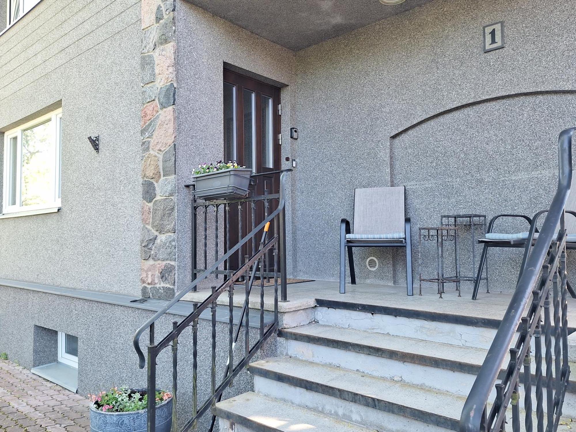 Kraavi Guest Hostel Курессааре Екстер'єр фото